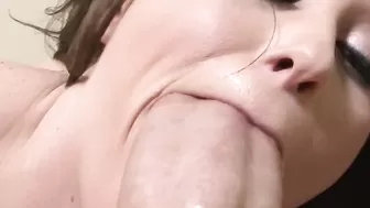 Грудастая сучка Sara Stone готовится ко встрече с большим пенисом