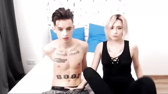 Токенов от зрителей хватило лишь на поцелуй и минет молодых людей