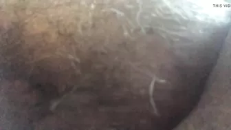 Старая толстая баба с одной сиськой забавляется со своими прелестями